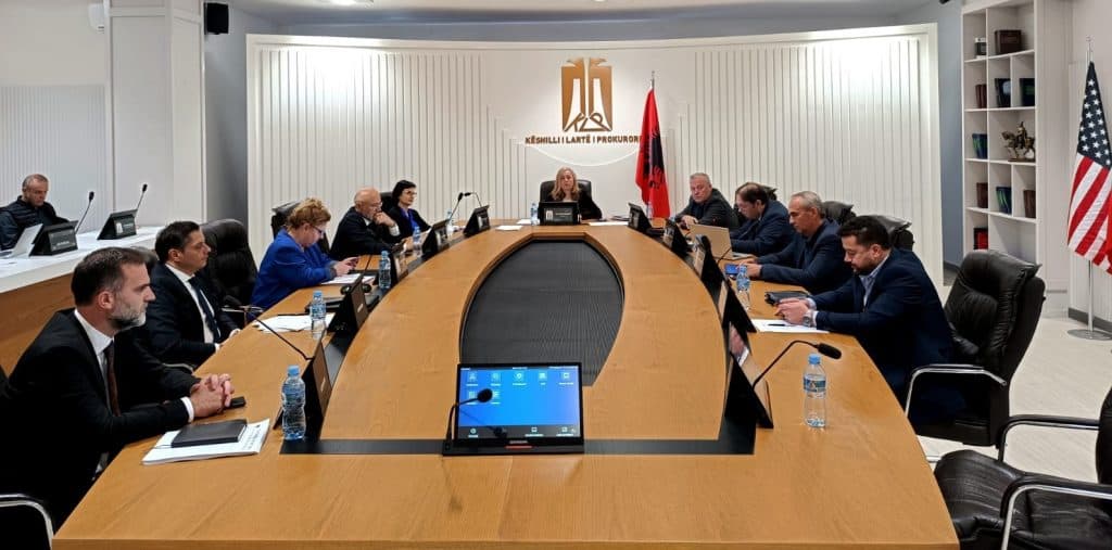 “Të paktën 2,3 mln lekë në muaj”! Pas gjyqtarëve, edhe KLP vendos për rritjen e pagës së prokurorëve