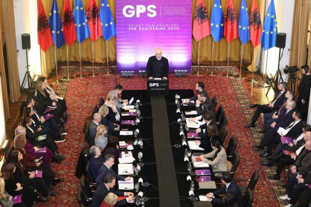 Rama mbledh sot ministrat dhe drejtuesit politikë, në fokus “Besa” dhe bashkëqeverisja