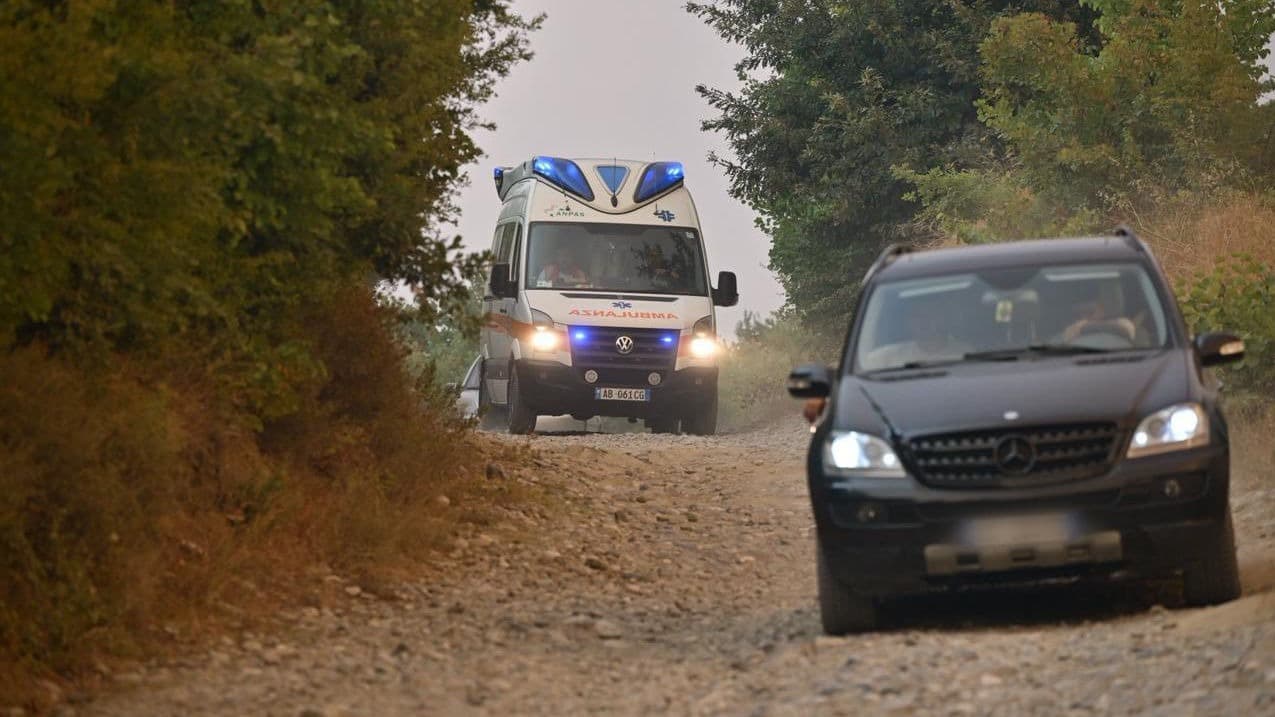 E zuri pema nën vete teksa priste dru në pyll, plagoset rëndë një person në Shkodër