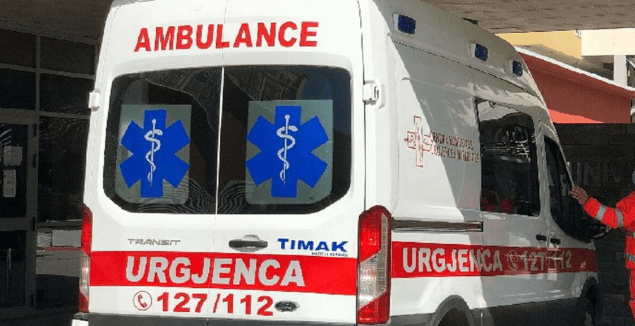 Aksident i rëndë në Roskovec, 62-vjeçari përplaset me pirun ngritës, niset me urgjencë drejt Traumës