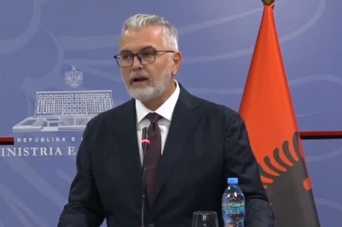 “Zgjidhja nuk është përplasja e institucioneve”- Pagat e gjyqtarëve dhe prokurorëve, ministri Gogu: Të martën e zgjidhim konfliktin në Kuvend, plotësojmë boshllëkun ligjor