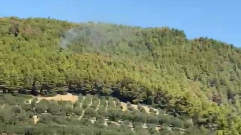 Fier/ Flakët riaktivizohen në Peshtan, banori ngre dyshime për zjarrvënie të qëllimshme