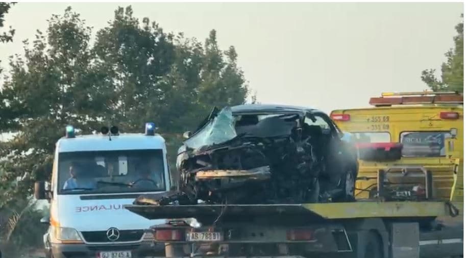 Audi përplaset ‘kokë më kokë’ me Benzin në Levan, humb jetën një person, 5 të plagosur