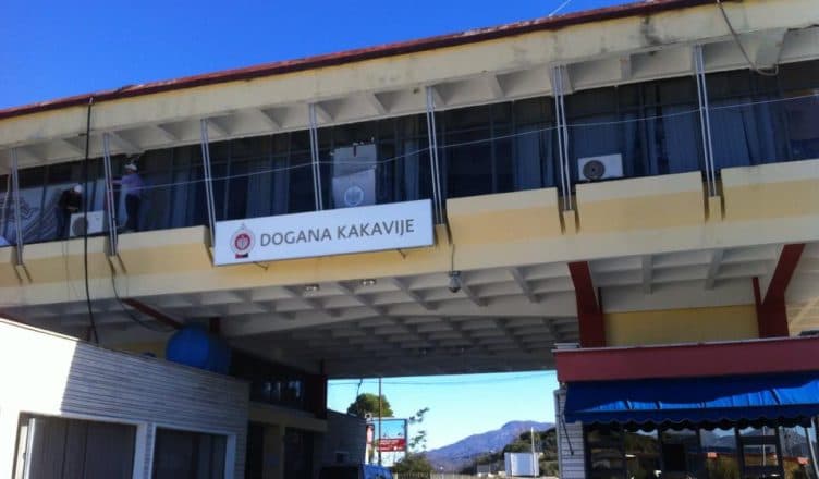 Kontrabandë mishi dhe peshku nga Athina me autobusët e linjës Greqi-Shqipëri, arrestohet një nga shoferët, tjetri nën hetim!