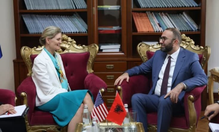 Bardhi takohet me VanHorn në Kryesinë e Kuvendit: SHBA aleat i çmuar dhe strategjik i Shqipërisë!