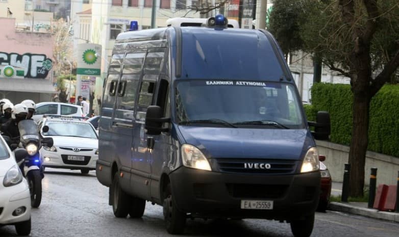 Skenë si në filma, shqiptari i burgosur për trafik droge arratiset nga spitali në Greqi! Grupi i armatosur e me makina “policie” neutralizon efektivët