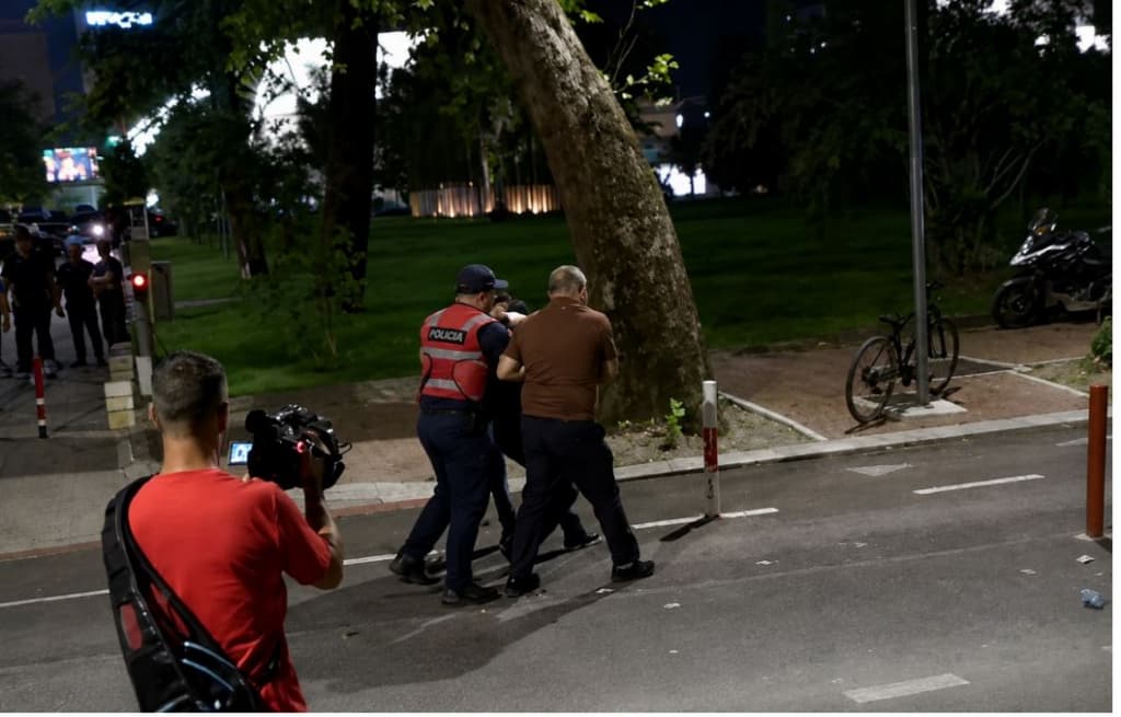 Procedohen 20 protestues, Policia: Bllokuan rrugët e Tiranës dhe prishën qetësinë publike