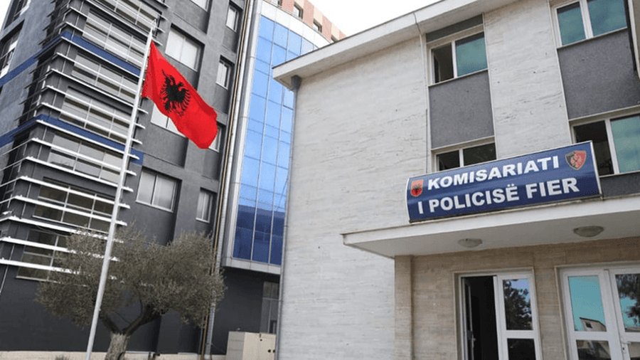 Plagosi me drapër babanë e ish-bashkëjetueses, arrestohet autori