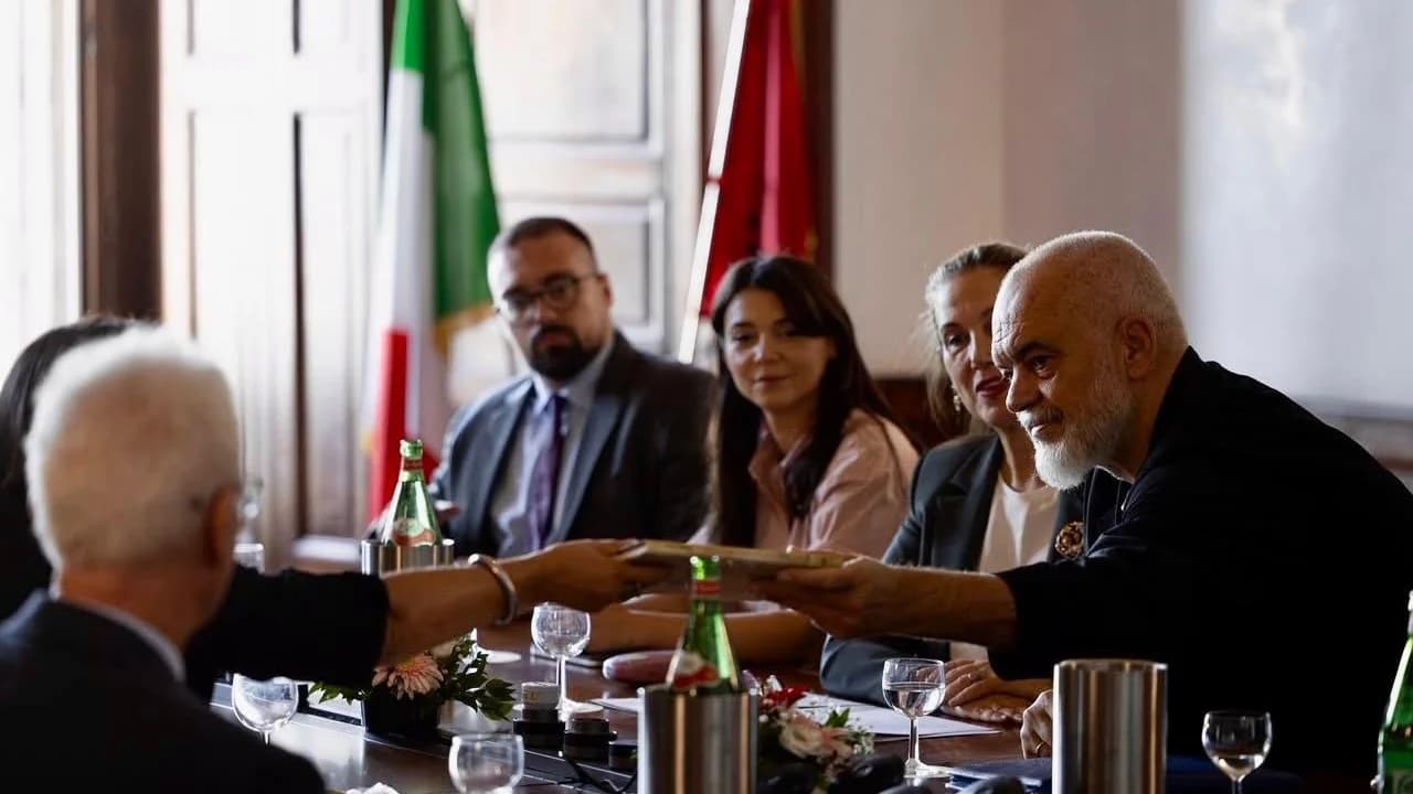 Rama në Napoli, vizitë në Katedrën e Gjuhës Shqipe pranë Universitetit “L’Orientale”