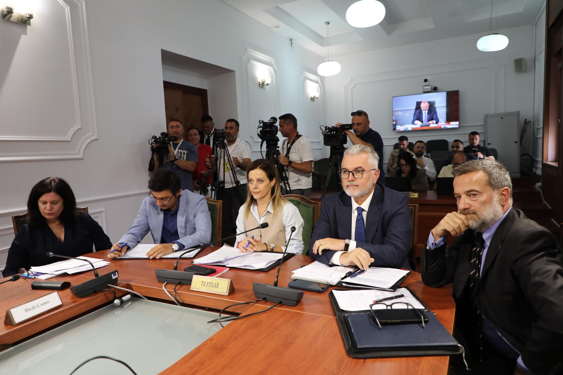 “Secili pushtet në vendin e vet”, Gogu: Kuvendi humbi afatin, por zgjidhja për pagat bëhet me ligj