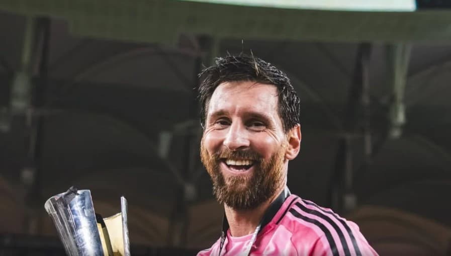 Messi i pandalshëm në rekorde, shënon golin e 100-të me Inter Miamin dhe fiton trofeun e 49-të në karrierë!