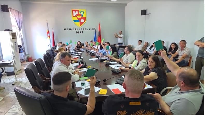 Reforma Territoriale/ Këshilli Bashkiak i Matit miraton shkrirjen e Bashkisë Klos, 14 vota pro bashkimit!
