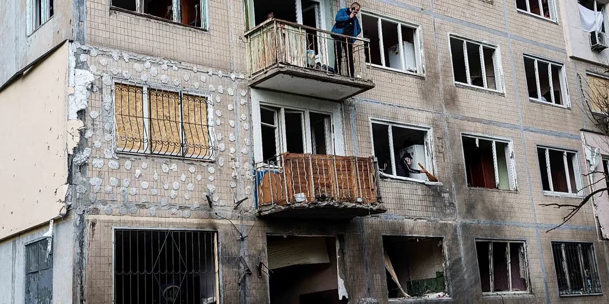 Rusia dhe Ukraina shkëmbejnë sulme vdekjeprurëse ndërsa Zelensky përgatitet të takohet me Trump në OKB
