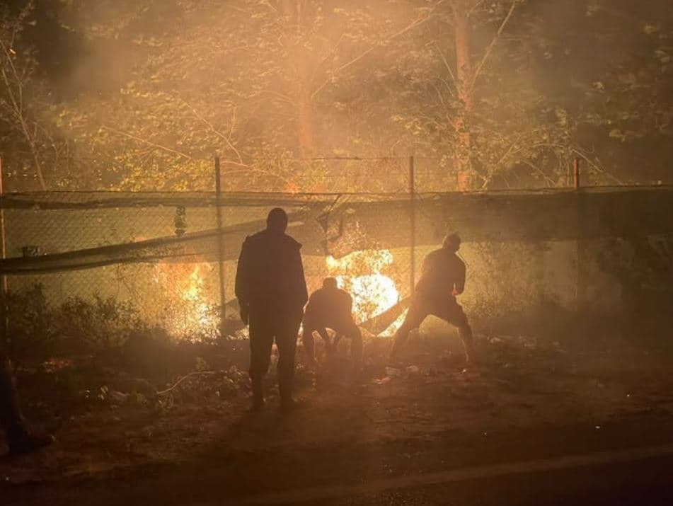 Shuhet zjarri masiv tek Gjiri i Lalzit, Sako: Ndihmuan dhjetëra zjarrfikëse, s’u dëmtua asnjë hotel