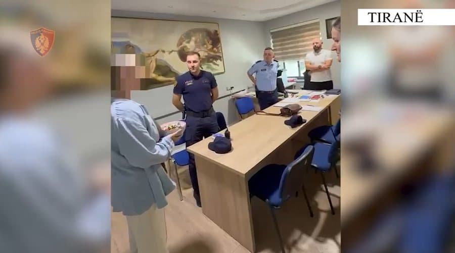 Policia kap “skifterin” që i vodhi çantën shtetases gjermane te Liqeni Artificial