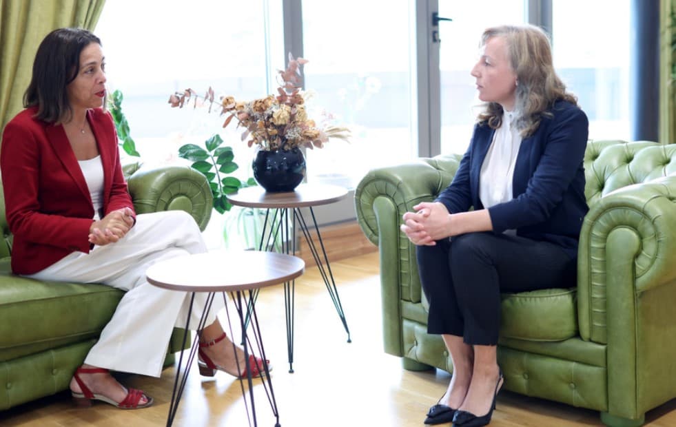 “Forcim i besimit të qytetarëve”- Ambasadorja Sousa takohet me kreun e KLP: Një sistem i fortë drejtësie, thelbësor për të ardhmen e Shqipërisë në BE