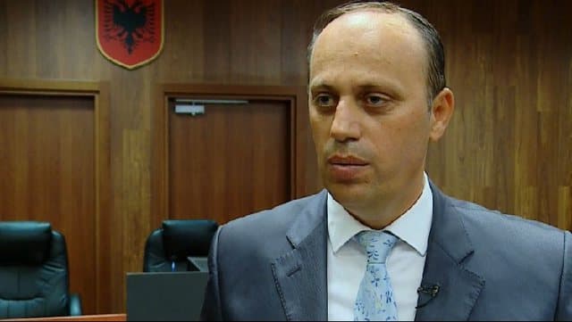 Mbledhja e gjyqtarëve, Sandër Simoni zgjidhet anëtar i KLGJ-së, u desh shorti për të përcaktuar fituesin!