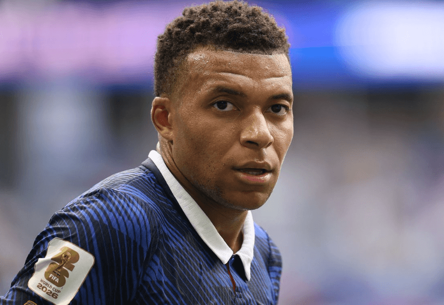 Dëmtimi duket të jetë serioz në ndeshjen Turqi-Francë, Mbappe alarmon Real Madridin dhe kthehet në Spanjë