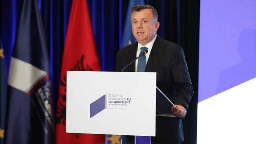 Balla u drejtohet europarlamentarëve në Tiranë: Vëreni në krye të agjendës ratifikimin e aderimit të Shqipërisë në BE!