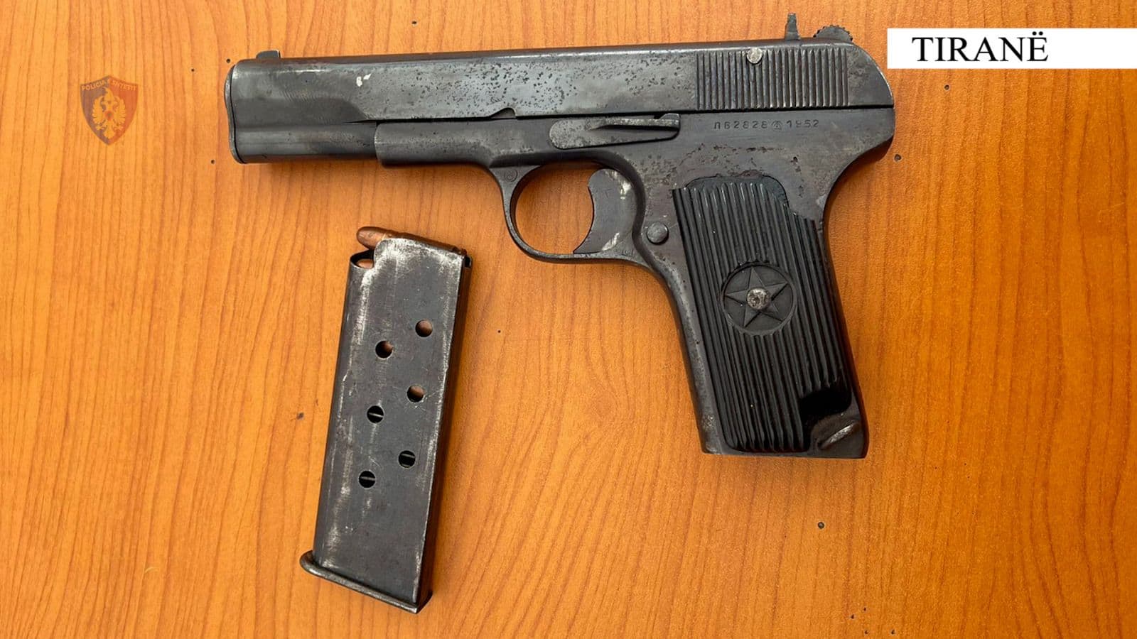 Lëvizte me armën plot, arrestohet 31-vjeçari, i sekuestrohet pistoleta dhe 14 fishekë