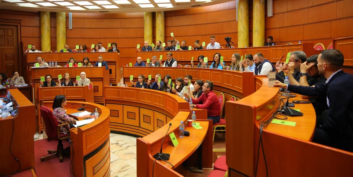 Miratohet unanimisht propozimi i Veliajt, Këshilli Bashkiak shpall “Qytetarë Nderi” të Tiranës 4 ish-drejtuesit e UÇK-së!