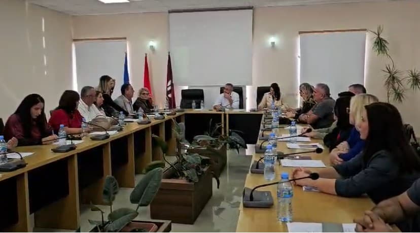 Këshilli Bashkiak i Cërrikut rrëzon Territorialen e PS-së dhe voton kundër bashkimit me Elbasanin!