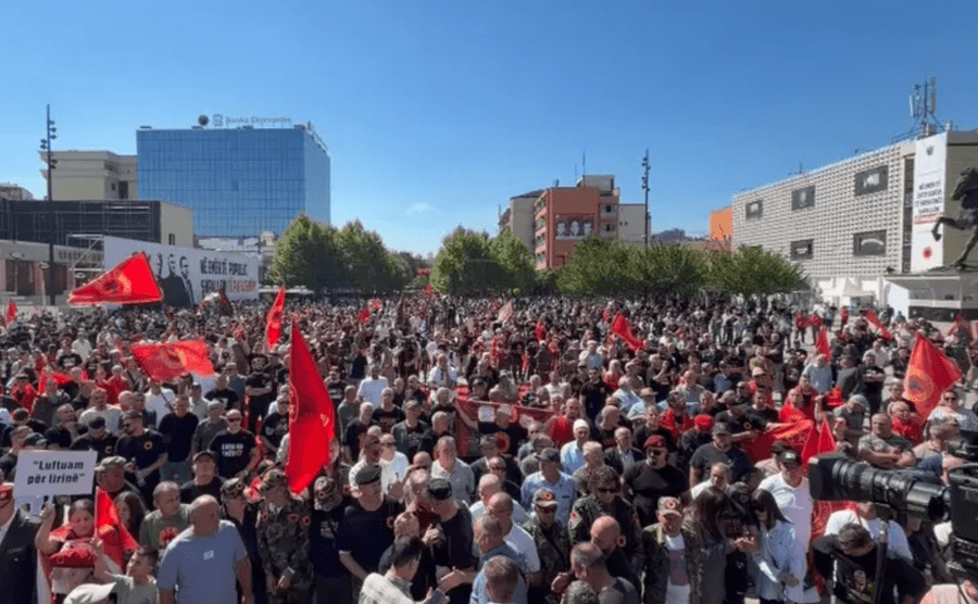 “Liria ka Emër”, sot protestë mbarë popullore në mbështetje të ish-krerëve të UÇK-së