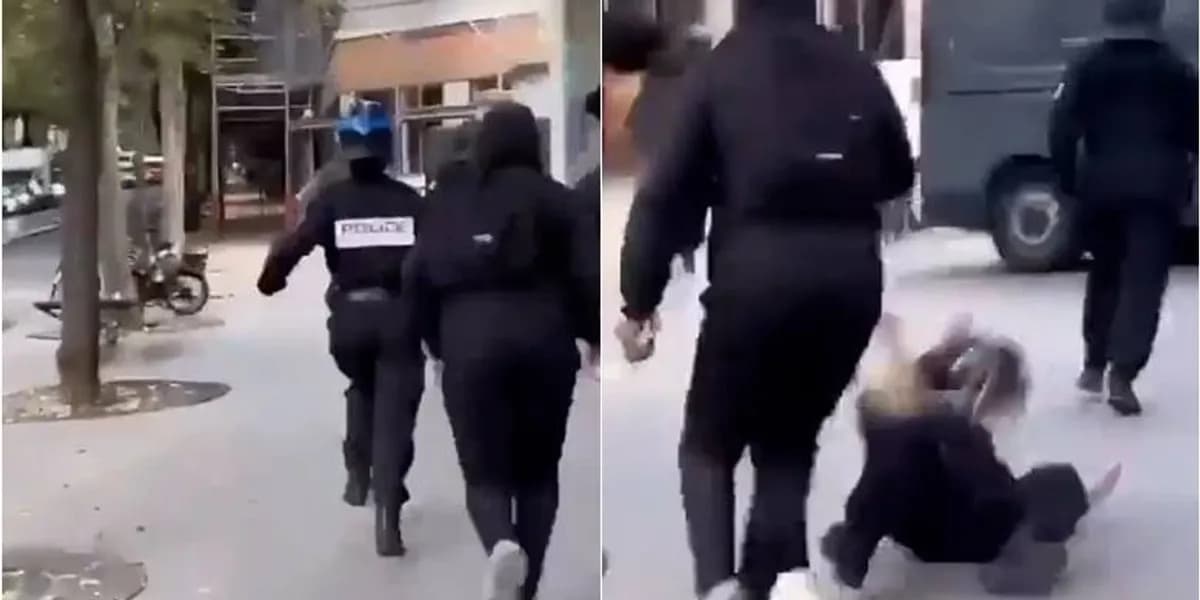 Policja ndiqet nëpër rrugë, goditet me shkelma dhe rrëzohet në tokë, nga një grup të rinjsh – gjatë trazirave të dhunshme që kanë përfshirë Francën