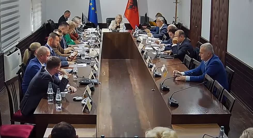 Guvernatori pa imunitet të ri, nisma e socialistëve lë jashtë mbrojtjen nga arrestimi të drejtuesve të Bankës! Diskutime te Ekonomia