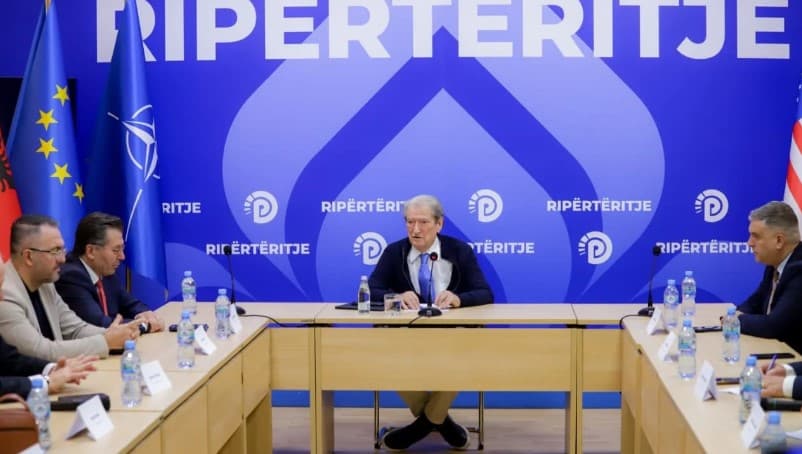 Reforma Territoriale votohet të enjten, Blushi i kërkon protestë kombëtare para Parlamentit më 8 tetor! Kreu i PD: Jam plotësisht dakord…