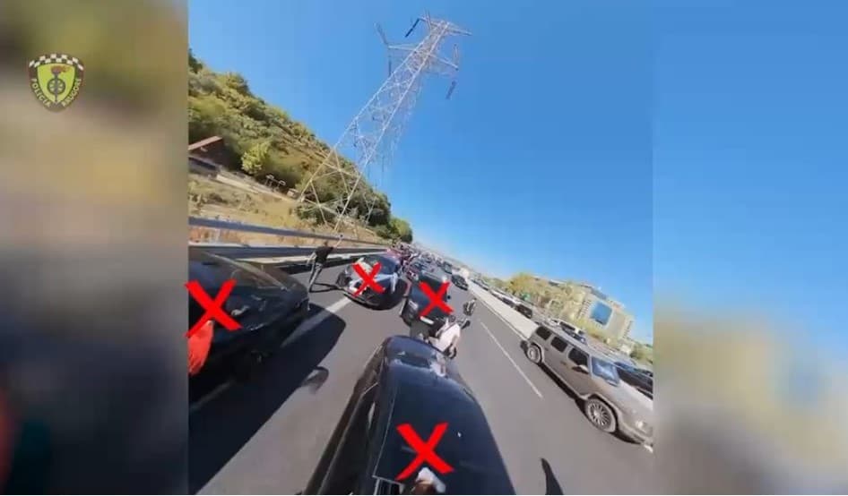 Bllokuan për ‘aheng’ autostradën Tiranë-Durrës, Rrugorja ndëshkon dasmorët!