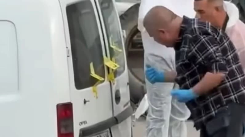 E rëndë në Kosovë, dy të vrarë dhe një i plagosur me armë zjarri, autori vetëdorëzohet në Polici! Kishin lidhje familjare, mister motivet!