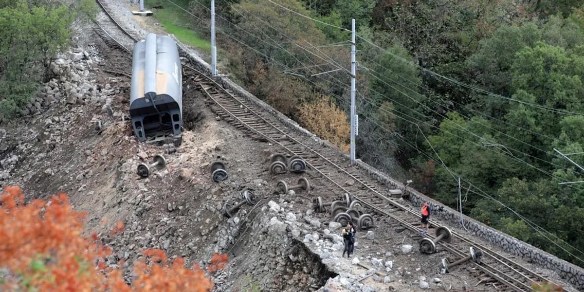 Treni me mallra doli nga shinat në Kroaci