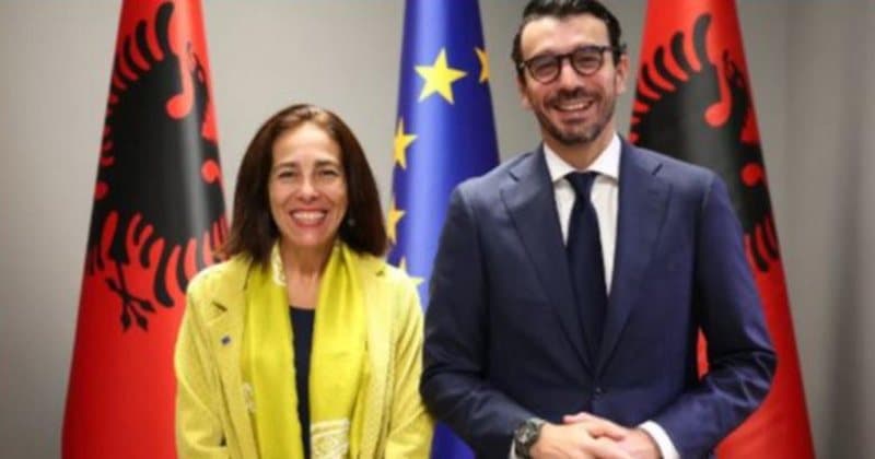 Shqipëria drejt tregut europian, ambasadorja e BE-së zhvillon takim me Karakaçin për energjinë dhe transportin!
