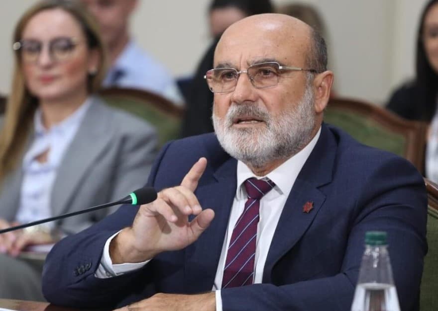“Iu binda vendimit politik të PS dhe disiplinës së partisë”- Vullnet Sinaj sqaron votën pro për Territoriale: S’ka pasur presion dhe as ultimatume, koha…