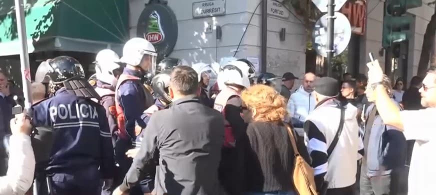 Protesta e dhunshme e studentëve në Tiranë, reagon Avokati i Popullit: Nisi hetimi mbi përdorimin e forcës nga Policia gjatë tubimit