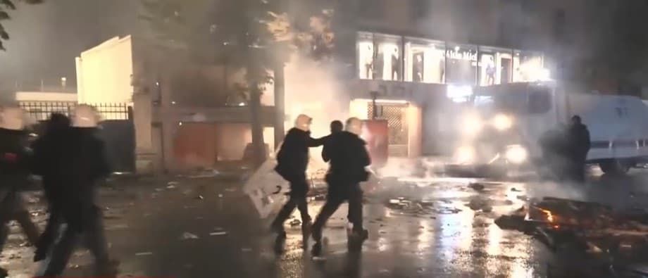 Protesta e studentëve, Policia i zmbraps me ujë e gaz lotsjellës, të tjera arrestime (FOTO)