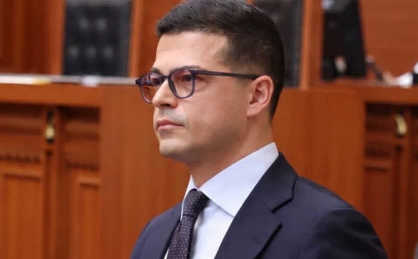 Ish-ministri Vengu reagon për protestat: Studentët e duan Shqipërinë, nuk e djegin! Dhuna nuk i shërben asnjë kauze