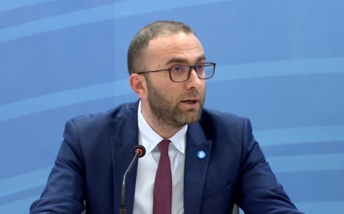 Protesta/ Bardhi denoncon dhunën policore ndaj deputetëve opozitarë: Akt i padenjë për njerëz që mbajnë uniformën e shtetit!
