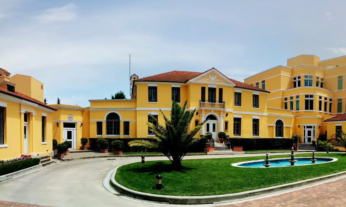 Protesta e dhunshme, reagon përsëri Ambasada e SHBA, thirrje qytetarëve amerikanë: Shmangni grumbullimet, situata mund të përshkallëzohet!