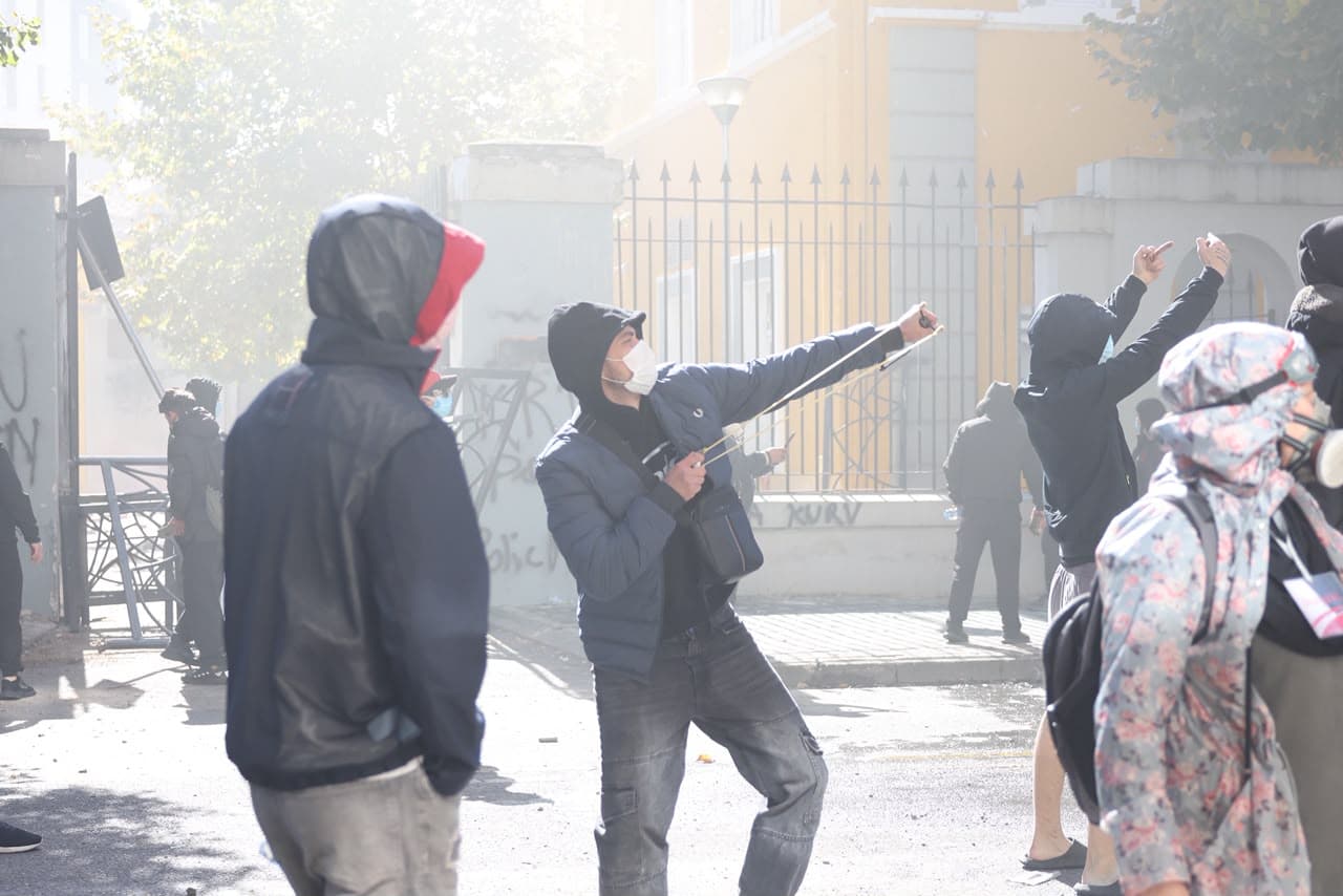 Tirana në kaos! Deputetët sot në seancë plenare, protesta zhvendoset te Parlamenti