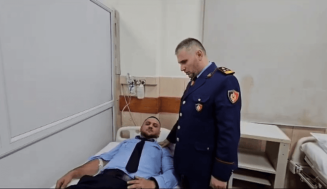 51 policë të plagosur dhe 65 protestues të shoqëruar. Hita viziton efektivët e shtruar te Trauma