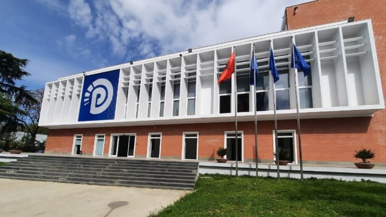 Protesta e dhunshme në Tiranë, opozita nuk tërhiqet: PD mbështet dhe është në krah të studentëve!