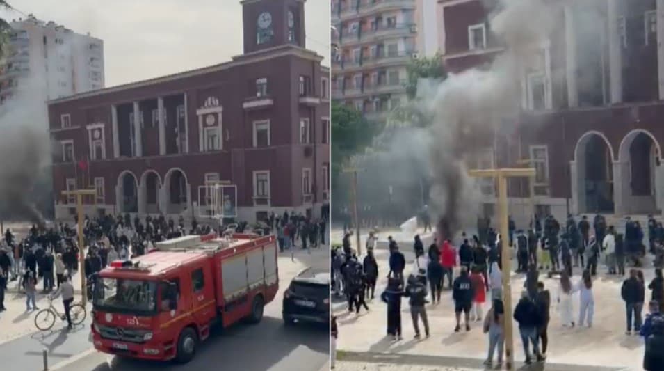 Protesta në Durrës, gjimnazistët shkatërrojnë koshat e mbeturinave dhe sinjalistikën rrugore!