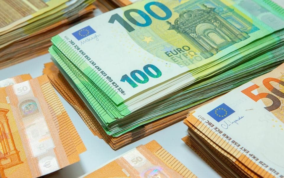 Euro arrin minimum historik nën 91.3 lekë: Oferta e lartë e valutës dhe kërkesa e dobët ulin kursin