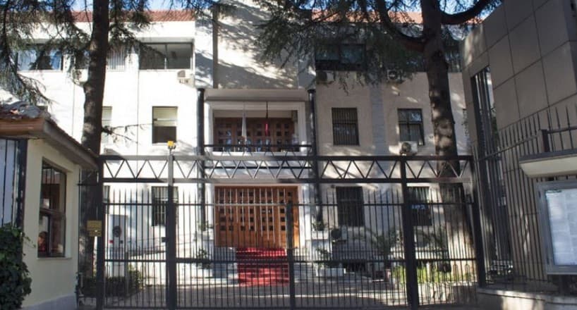 Protesta e përshkallëzuar në Tiranë, Gjykata e Apelit njofton personelin të largohen nga institucioni