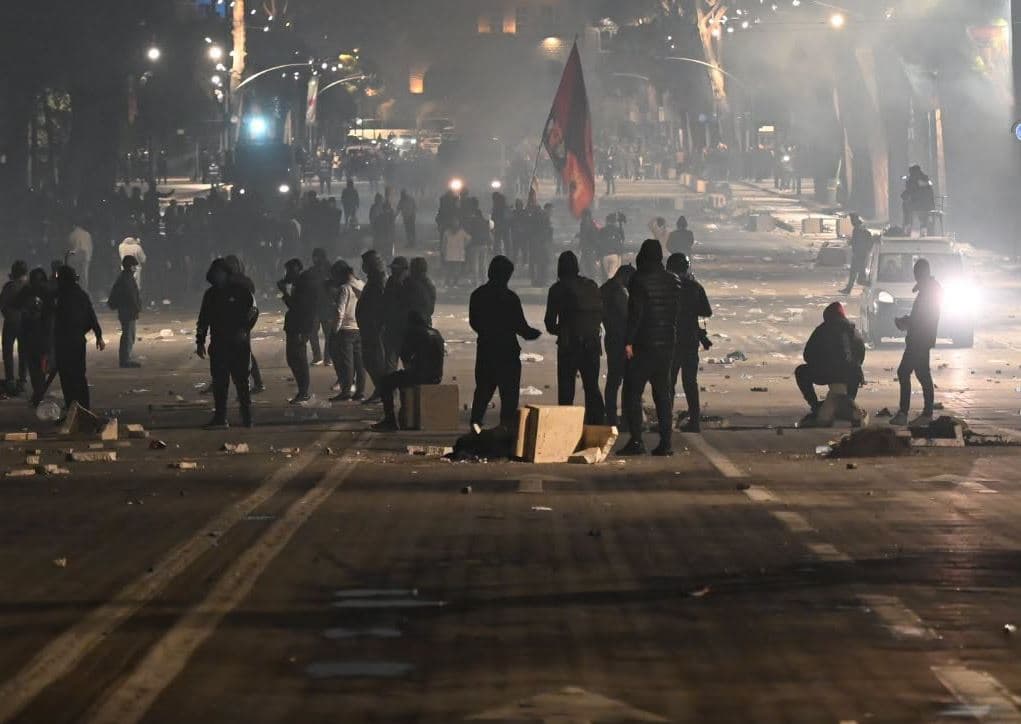 Kush po i nxjerr fëmijët në rrugë? Zbulohen mesazhet anonime për bojkot të shkollave dhe pjesëmarrje në protesta