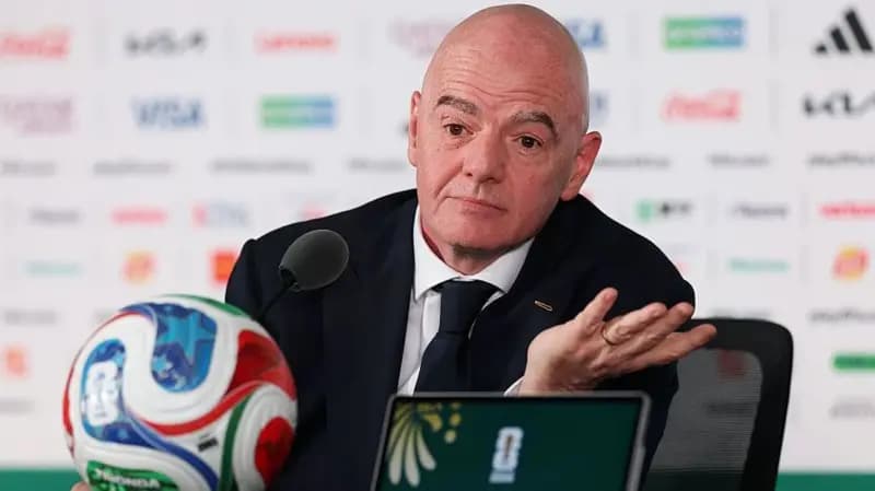 Figura të larta të FIFA-s i kërkojnë Infantinos ta heqë ose ta depolitizojë çmimin e paqes