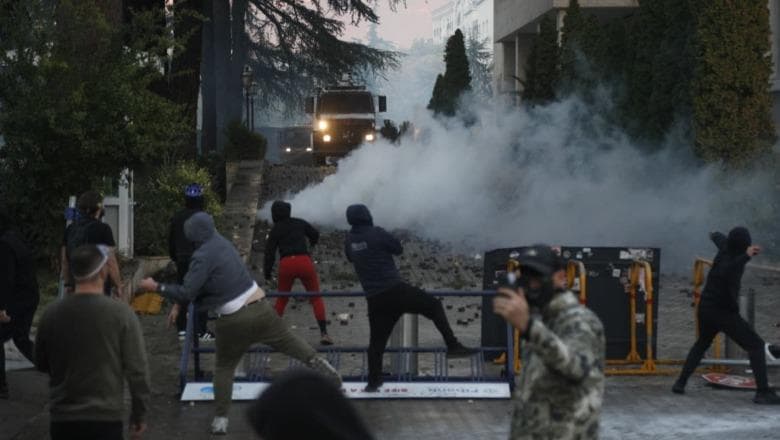 “Berisha sponsor i dhunës”, Gazetari: Të hyjmë njëherë në BE, pastaj të protestojmë si francezë