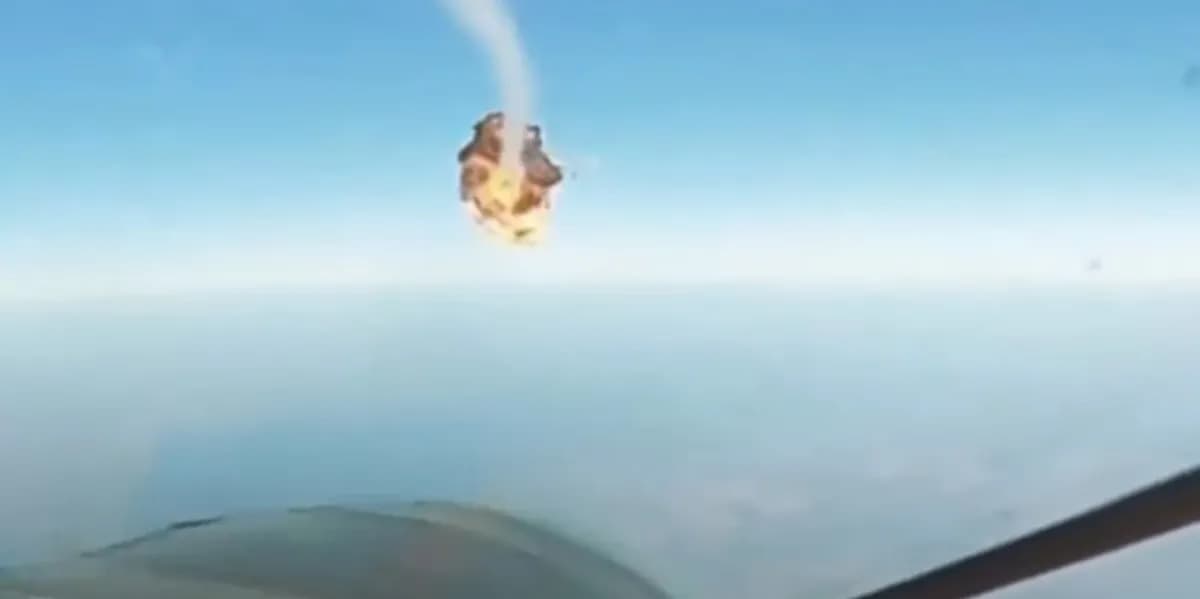 MiG-u ukrainas rrëzon dronin rus Geran-4, pamjet filmohen nga kabina e pilotit